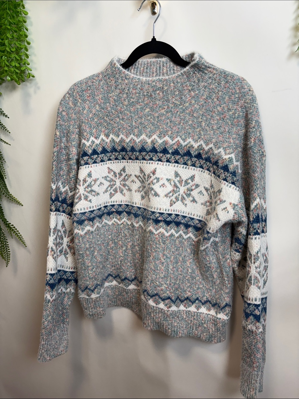 Source Unknown Grey Fair Isle Crewneck Sweater with Navy & White Accents